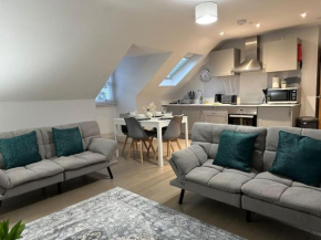 Modern, spacious with s/king bed Apartment